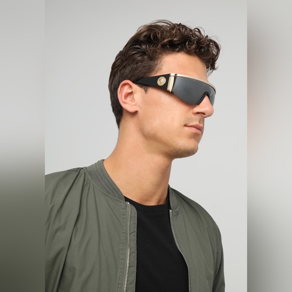 New- 💯 Original Versace Sunglasses Men's 2197 1261/87 Matte Black/Grey Lenses - Picture 4 of 15